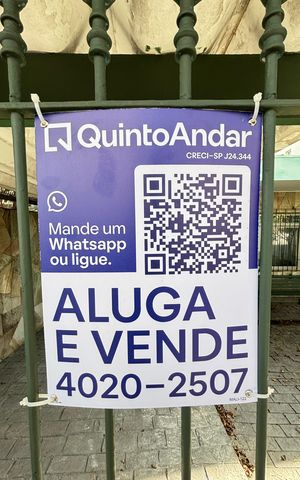 Casa à venda com 300m², 3 quartos e 3 vagas Casa à venda com 300m², 3 quartos e 3 vagasFachada