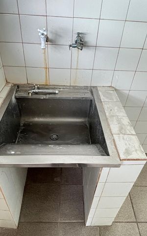 Casa à venda com 300m², 3 quartos e 3 vagas Casa à venda com 300m², 3 quartos e 3 vagasÁrea de Serviço