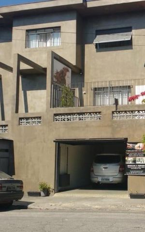 Casa para alugar com 270m², 4 quartos e 4 vagasFachada