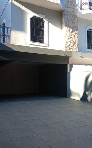 Casa à venda com 200m², 3 quartos e 4 vagas Casa à venda com 200m², 3 quartos e 4 vagasGaragem