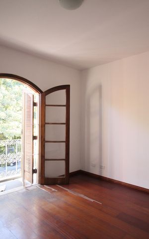 Casa à venda com 200m², 3 quartos e 4 vagassuíte 