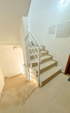 Apartamento para alugar com 72m², 2 quartos e 1 vagaEscada