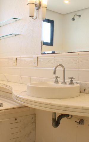 Apartamento à venda com 230m², 4 quartos e 3 vagasBanheiro da Suíte 1