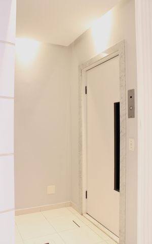 Apartamento à venda com 230m², 4 quartos e 3 vagasHall de entrada - Elevador Privativo