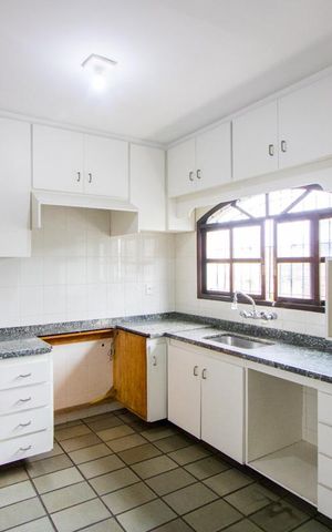 Casa para alugar com 170m², 3 quartos e 4 vagas Casa para alugar com 170m², 3 quartos e 4 vagasCozinha