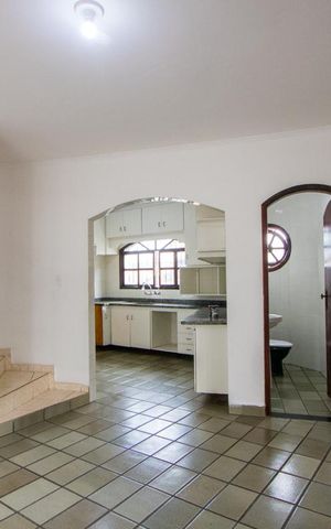 Casa para alugar com 170m², 3 quartos e 4 vagas Casa para alugar com 170m², 3 quartos e 4 vagasSala