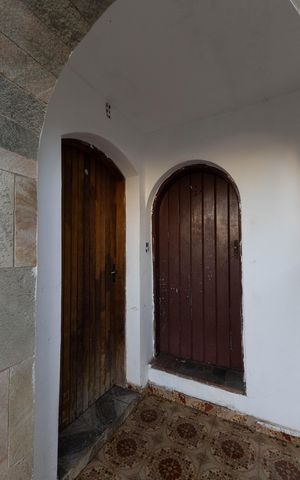 Casa à venda com 300m², 4 quartos e sem vaga Casa à venda com 300m², 4 quartos e sem vagaCorredor