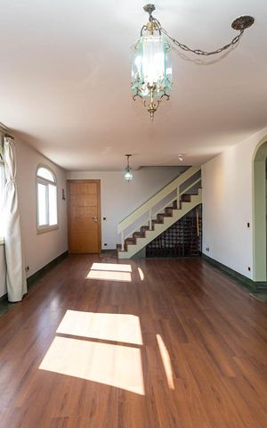 Apartamento à venda com 300m², 3 quartos e 2 vagas Apartamento à venda com 300m², 3 quartos e 2 vagasSala