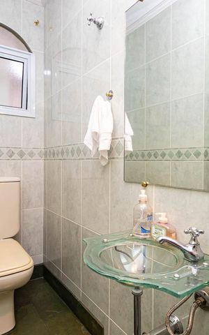 Apartamento à venda com 300m², 3 quartos e 2 vagas Apartamento à venda com 300m², 3 quartos e 2 vagasLavabo