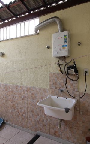 Casa de condomínio à venda com 140m², 3 quartos e 1 vagaÁrea de Serviço