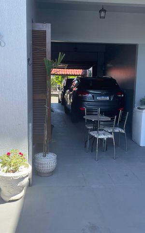 Casa à venda com 340m², 4 quartos e 3 vagas Casa à venda com 340m², 4 quartos e 3 vagasÁrea externa
