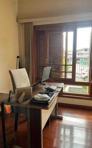 Casa à venda com 340m², 4 quartos e 3 vagas Casa à venda com 340m², 4 quartos e 3 vagasQuarto