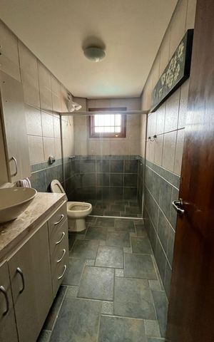 Casa à venda com 340m², 4 quartos e 3 vagas Casa à venda com 340m², 4 quartos e 3 vagasBanheiro