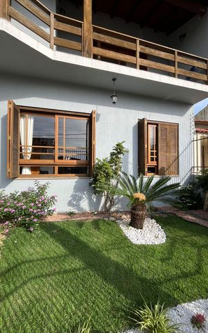 Casa à venda com 340m², 4 quartos e 3 vagas Casa à venda com 340m², 4 quartos e 3 vagasÁrea externa