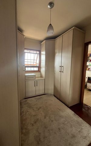 Casa à venda com 340m², 4 quartos e 3 vagas Casa à venda com 340m², 4 quartos e 3 vagasQuarto