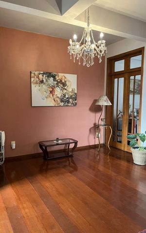 Casa à venda com 340m², 4 quartos e 3 vagas Casa à venda com 340m², 4 quartos e 3 vagasSala