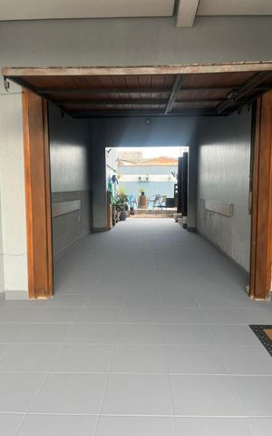 Casa à venda com 340m², 4 quartos e 3 vagas Casa à venda com 340m², 4 quartos e 3 vagasÁrea externa