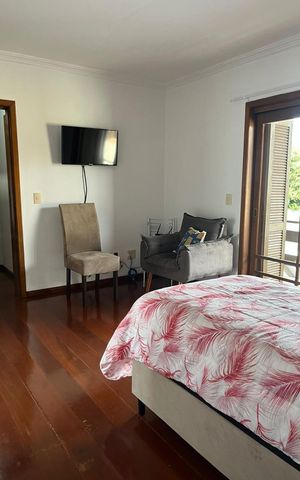 Casa à venda com 340m², 4 quartos e 3 vagas Casa à venda com 340m², 4 quartos e 3 vagasQuarto