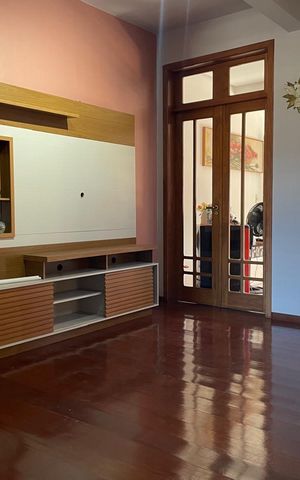 Casa à venda com 340m², 4 quartos e 3 vagas Casa à venda com 340m², 4 quartos e 3 vagasSala