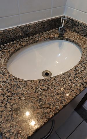 Apartamento à venda com 51m², 2 quartos e 2 vagasBanheiro da Suíte - Pia