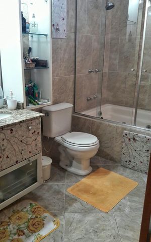 Casa à venda com 200m², 3 quartos e 3 vagasBanheiro 1