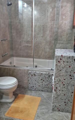 Casa à venda com 200m², 3 quartos e 3 vagasBanheiro 1