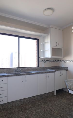 Apartamento à venda com 130m², 3 quartos e 2 vagasCozinha