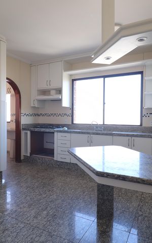 Apartamento à venda com 130m², 3 quartos e 2 vagasCozinha