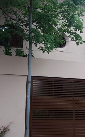 Casa à venda com 400m², 3 quartos e 3 vagas Casa à venda com 400m², 3 quartos e 3 vagasFachada