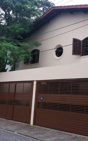 Casa à venda com 400m², 3 quartos e 3 vagas Casa à venda com 400m², 3 quartos e 3 vagasFachada