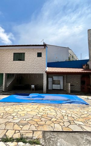 Casa à venda com 499m², 5 quartos e 8 vagas Casa à venda com 499m², 5 quartos e 8 vagasQuintal