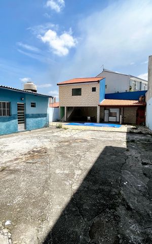 Casa à venda com 499m², 5 quartos e 8 vagas Casa à venda com 499m², 5 quartos e 8 vagasQuintal