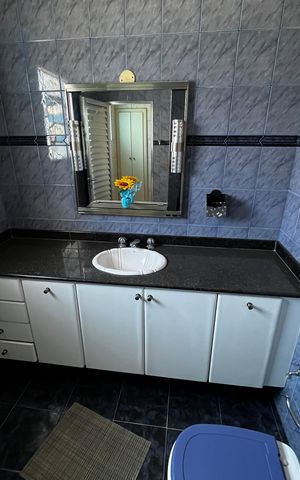 Casa à venda com 499m², 5 quartos e 8 vagas Casa à venda com 499m², 5 quartos e 8 vagasBanheiro