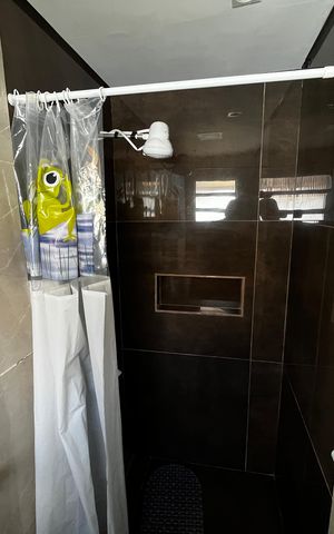 Casa à venda com 499m², 5 quartos e 8 vagas Casa à venda com 499m², 5 quartos e 8 vagasBanheiro da Suíte 2