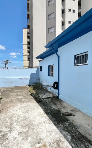 Casa à venda com 499m², 5 quartos e 8 vagas Casa à venda com 499m², 5 quartos e 8 vagasGaragem