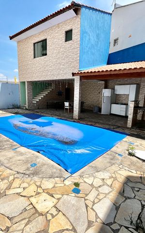 Casa à venda com 499m², 5 quartos e 8 vagas Casa à venda com 499m², 5 quartos e 8 vagasÁrea comum - Piscina