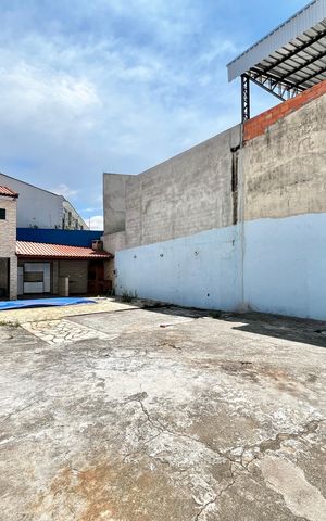 Casa à venda com 499m², 5 quartos e 8 vagas Casa à venda com 499m², 5 quartos e 8 vagasQuintal