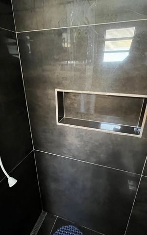 Casa à venda com 499m², 5 quartos e 8 vagas Casa à venda com 499m², 5 quartos e 8 vagasBanheiro da Suíte 2