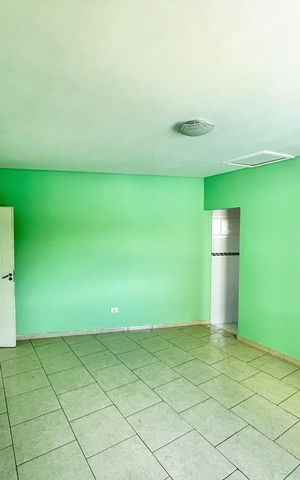 Casa à venda com 499m², 5 quartos e 8 vagas Casa à venda com 499m², 5 quartos e 8 vagasEdicula