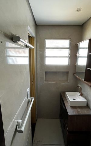 Casa à venda com 499m², 5 quartos e 8 vagas Casa à venda com 499m², 5 quartos e 8 vagasBanheiro da Suíte 2