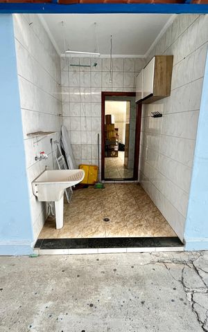 Casa à venda com 499m², 5 quartos e 8 vagas Casa à venda com 499m², 5 quartos e 8 vagasÁrea de Serviço