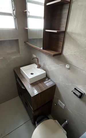 Casa à venda com 499m², 5 quartos e 8 vagas Casa à venda com 499m², 5 quartos e 8 vagasBanheiro da Suíte 2