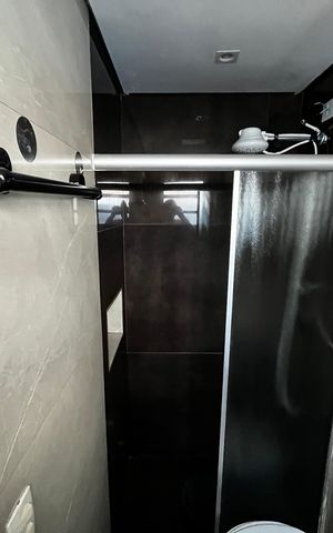 Casa à venda com 499m², 5 quartos e 8 vagas Casa à venda com 499m², 5 quartos e 8 vagasBanheiro da Suíte 1