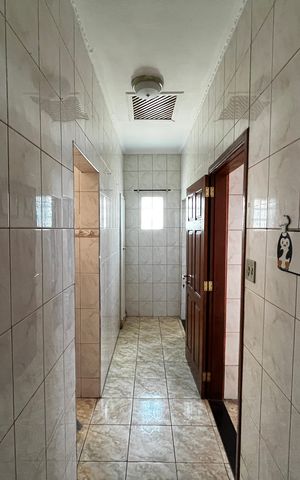 Casa à venda com 499m², 5 quartos e 8 vagas Casa à venda com 499m², 5 quartos e 8 vagasCorredor/Cozinha/banheiro