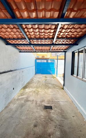 Casa à venda com 499m², 5 quartos e 8 vagas Casa à venda com 499m², 5 quartos e 8 vagasGaragem