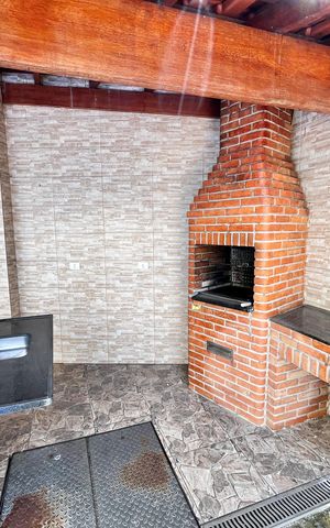 Casa à venda com 499m², 5 quartos e 8 vagas Casa à venda com 499m², 5 quartos e 8 vagasÁrea comum - Churrasqueira