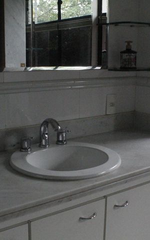 Casa de condomínio para alugar com 800m², 5 quartos e 5 vagasBanheiro 2