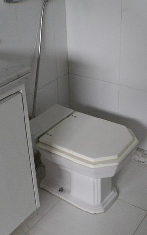 Casa de condomínio para alugar com 800m², 5 quartos e 5 vagasBanheiro da Suíte 1