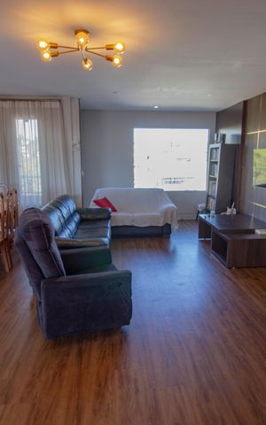 Casa à venda com 180m², 4 quartos e 4 vagasSala