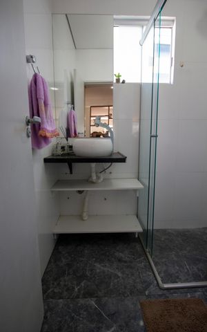Casa à venda com 180m², 4 quartos e 4 vagasBanheiro social